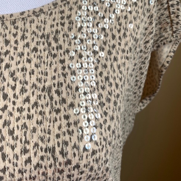 Loft tee with sequin front - Picture 2 of 3